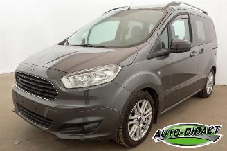 skadebil auto Ford Tourneo Courier 1.0 Titanium 5p Clima Carpas 2015/8