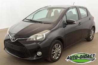 Vaurioauto  passenger cars Toyota Yaris 1.0 Airco Life 2015/2