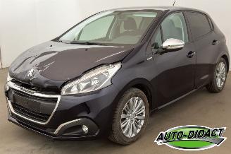 Unfallwagen Peugeot 208 1.2 Airco 124.822 km 2017/10