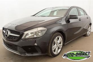 Schadeauto Mercedes A-klasse 180d Airco Navi Half Leder 2016/11