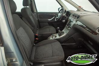 Ford Galaxy 2.0-16V Ghia Motorschade picture 17