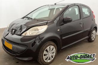 uszkodzony samochody osobowe Peugeot 107 1.0-12V XS Airco 2008/2