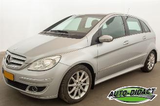 damaged passenger cars Mercedes B-klasse 180 CDI Automaat Navi Airco 2008/1