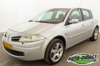 Coche accidentado Renault Mégane 1.6-16V Clima Business Line 2008/9