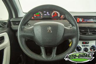 Peugeot 208 1.0 VTi Airco 113.669 km NAP LIKE picture 5