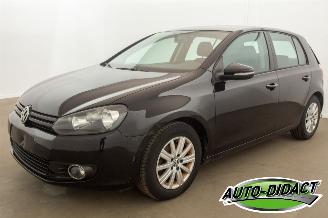 Vaurioauto  passenger cars Volkswagen Golf 1.6 TDI 77kW Clima 2012/10