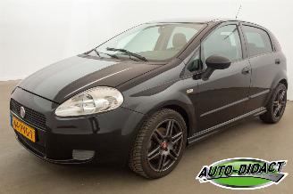 Vaurioauto  passenger cars Fiat Grande Punto 1.3 M-Jet Actual 110.372 km NAP Airco 2011/3