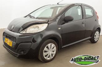 krockskadad bil auto Peugeot 107 1.0 Airco Access Accent 2013/4