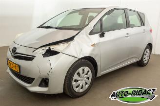damaged passenger cars Toyota Verso S 1.3 VVT-i  Automaat Camera Clima Aspiration 2013/10