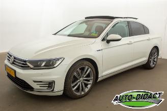 Vaurioauto  passenger cars Volkswagen Passat 1.4 TSI GTE Automaat Pano Digi Dash Navi Clima 2016/7
