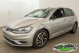 damaged passenger cars Volkswagen Golf 1.5 TSI Automaat Navi Camera Clima Comfortline 2019/6