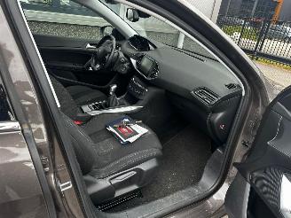 Peugeot 308 1.2 e-THP 81kw Allure picture 45