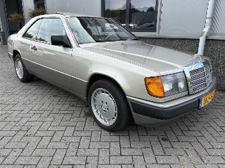 Schadeauto Mercedes 200-serie 230CE Automaat 1987/8