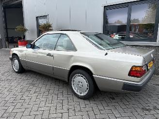 Mercedes 200-serie 230CE Automaat picture 22