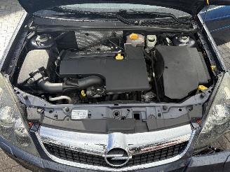 Opel Vectra 1.8 16V Executive Automaat picture 11