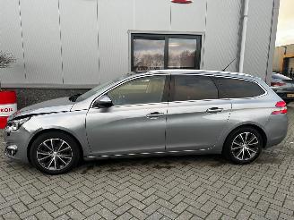 Peugeot 308 1.2 PureTech Allure Automaat picture 24