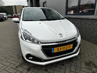 Peugeot 208 1.6 BlueHDi Blue Lease picture 2