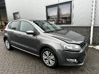Schadeauto Volkswagen Polo 1.2 12V Bluemotion Comfortline 2013/10