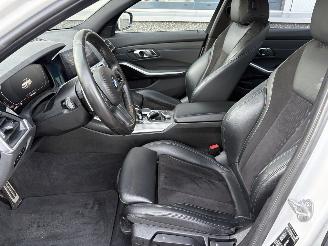 BMW 3-serie 330i M-Pakket High Executive Automaat picture 30