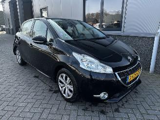 Unfallwagen Peugeot 208 1.2 VTi Envy 2013/8