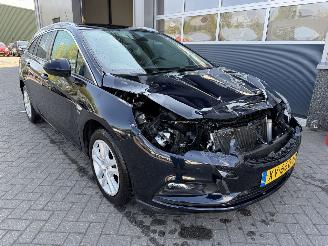 damaged passenger cars Opel Astra 1.4 Turbo 120 Jaar Edition SPORTS TOURER 2019/3