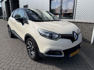 uszkodzony samochody osobowe Renault Captur 0.9 TCe Dynamique 2016/10