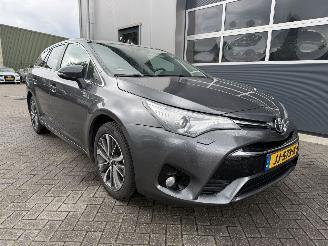 Schadeauto Toyota Avensis 2.0 D-4D-F Executive Business 2015/5
