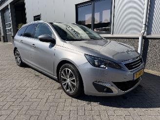 damaged passenger cars Peugeot 308 308 SW 1.2 PureTech Allure Automaat 2017/4