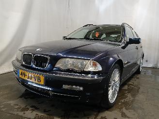 krockskadad bil auto BMW 3-serie 3 serie Touring (E46/3) Combi 330i 24V (M54-B30(306S3)) [170kW]  (06-2=
000/09-2005) 2002/5