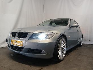 Schadeauto BMW 3-serie 3 serie (E90) Sedan 320i 16V (N46-B20C) [110kW]  (12-2004/08-2007) 2005/3