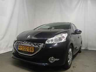 Schadeauto Peugeot 208 208 I (CA/CC/CK/CL) Hatchback 1.4 HDi (DV4C(8HP)) [50kW]  (03-2012/12-=
2019) 2013/9