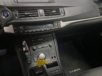 Lexus Ct CT 200h Hatchback 1.8 16V (2ZRFXE) [100kW]  (09-2011/...) picture 16