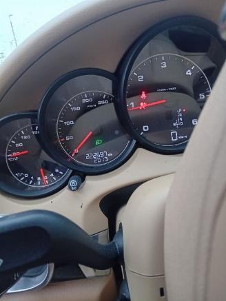 Porsche Cayenne Cayenne II (92A) SUV 3.0 D V6 24V (MCR.C(Euro 5)) [180kW]  (06-2011/05=
-2018) picture 2