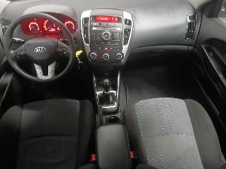 Kia Cee d Cee'd (EDB5) Hatchback 5-drs 1.4 CVVT 16V (G4FAI) [80kW]  (09-2009/12-=
2012) picture 11