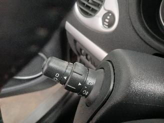 Renault Clio Clio III (BR/CR) Hatchback 1.4 16V (K4J-780) [72kW]  (06-2005/12-2012)= picture 15