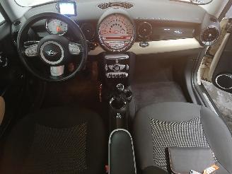 Mini Mini Mini (R56) Hatchback 1.6 16V One (N16-B16A) [72kW]  (03-2010/11-2013) picture 11