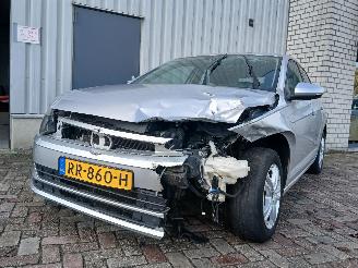 Voiture accidenté Volkswagen Polo Polo VI (AW1) Hatchback 5-drs 1.0 TSI 12V (CHZL) [70kW]  (06-2017/...)= 2018/1