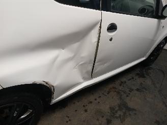 Peugeot 107 107 Hatchback 1.0 12V (384F(1KR)) [50kW]  (06-2005/05-2014) picture 21