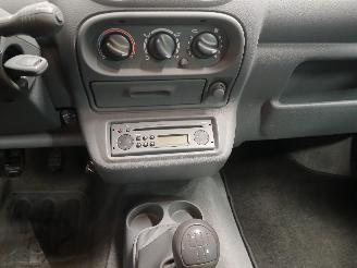 Renault Twingo Twingo (C06) Hatchback 3-drs 1.2 16V (D4F-708) [55kW]  (10-2003/05-200=
7) picture 17