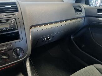 Volkswagen Golf Golf V (1K1) Hatchback 1.6 FSI 16V (BLF(Euro 4)) [85kW]  (10-2003/07-2=
008) picture 17