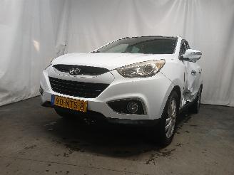 Vaurioauto  passenger cars Hyundai Ix35 iX35 (LM) SUV 2.0 16V (G4KD) [120kW]  (01-2010/08-2013) 2010/11