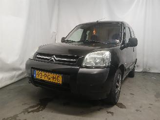 krockskadad bil auto Citroën Berlingo Berlingo Cinqspace, Multispace MPV 1.6 16V (TU5JP4(NFU)) [80kW]  (10-2=
000/12-2011) 2004/6