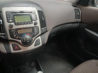 Hyundai I-30 i30 Crosswagon (WWH) Combi 1.4 CVVT 16V (G4FA) [80kW]  (11-2009/06-201=
2) picture 16