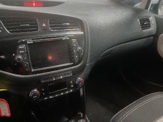 Kia Cee d Cee'd Sportswagon (JDC5) Combi 1.6 GDI 16V (G4FD) [99kW]  (09-2012/12-=
2018) picture 15