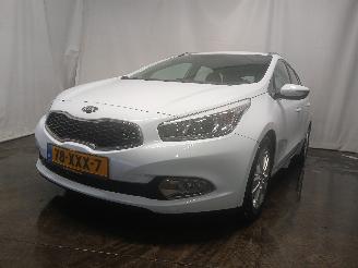 Auto incidentate Kia Cee d Cee'd Sportswagon (JDC5) Combi 1.6 GDI 16V (G4FD) [99kW]  (09-2012/12-=
2018) 2012/9