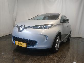 damaged passenger cars Renault Zoé Zoé (AG) Hatchback 5-drs 46kW (5AM-450(5AM-B4)) [46kW]  (06-2012/...=
) 2013/1