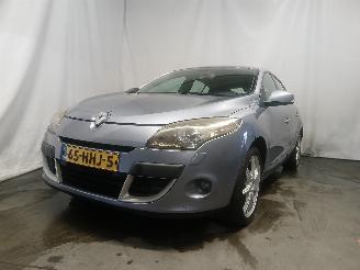 skadebil auto Renault Mégane Megane III Berline (BZ) Hatchback 5-drs 1.6 16V (K4M-858(K4M-R8)) [81k=
W]  (10-2008/03-2017) 2008/11