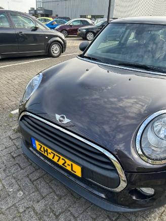 begagnad bil auto Mini Mini Mini (F56) Hatchback 3-drs 1.2 12V One (B38A12A) [75kW]  (04-2014/10-2=
017) 1980