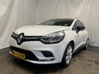 Vaurioauto  passenger cars Renault Clio Clio IV Estate/Grandtour (7R) Combi 5-drs 0.9 Energy TCE 90 12V (H4B-4=
08(H4B-B4)) [66kW]  (01-2013/08-2021) 2017/12