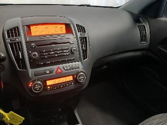 Kia Cee d Cee'd Sporty Wagon (EDF) Combi 1.4 16V (G4FA) [80kW]  (09-2007/12-2012=
) picture 16